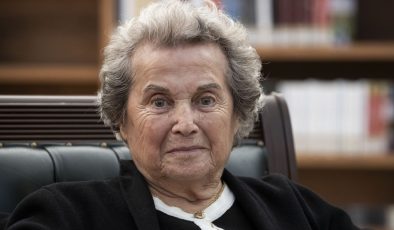 Türk edebiyatının ‘Mona Roza’sı Muazzez Akkaya: Bana yazılan şiirleri kaybettim