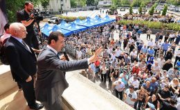 İmamoğlu’nun belediye ziyareti mitinge dönüştü