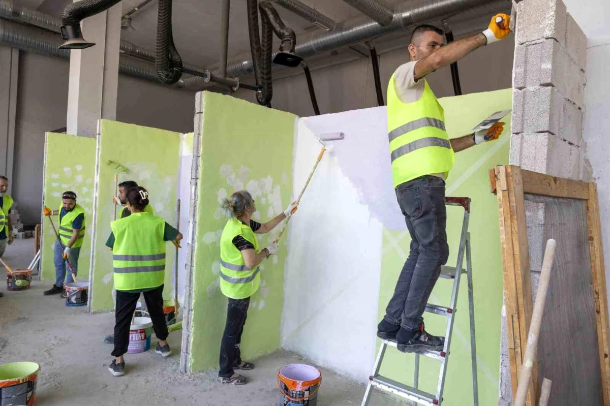 Mersin Büyükşehir Belediyesi İş Piyasasına Yönelik Ücretsiz Kurslar Düzenliyor