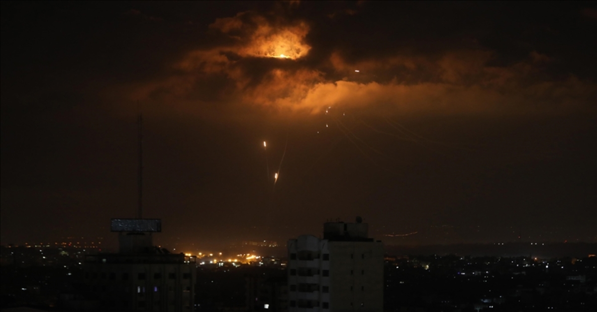 Husiler, İsrail’e saldırdığını duyurdu: “Yafa’yla Eylat’ı balistik füze ve İHA’larla vurduk”