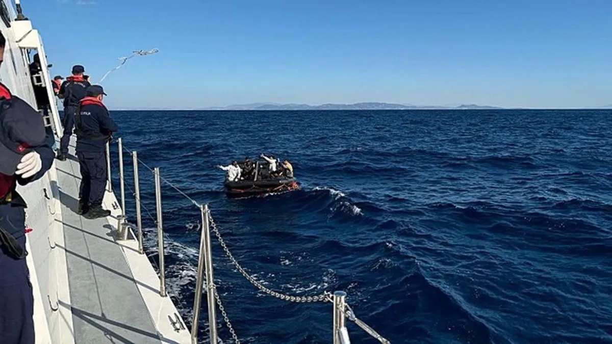 İzmir’de 76 kaçak göçmen kurtarıldı