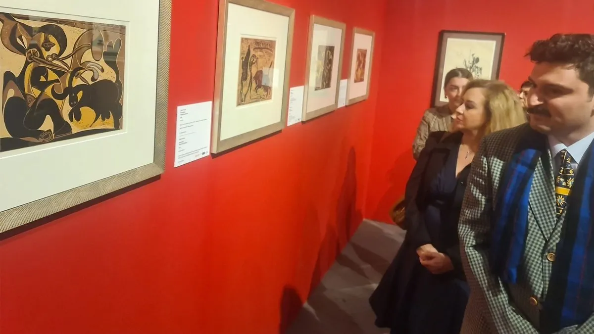 KKTC Cumhurbaşkanı’nın eşi Sibel Tatar Picasso ve Andy Warhol sergilerini gezdi