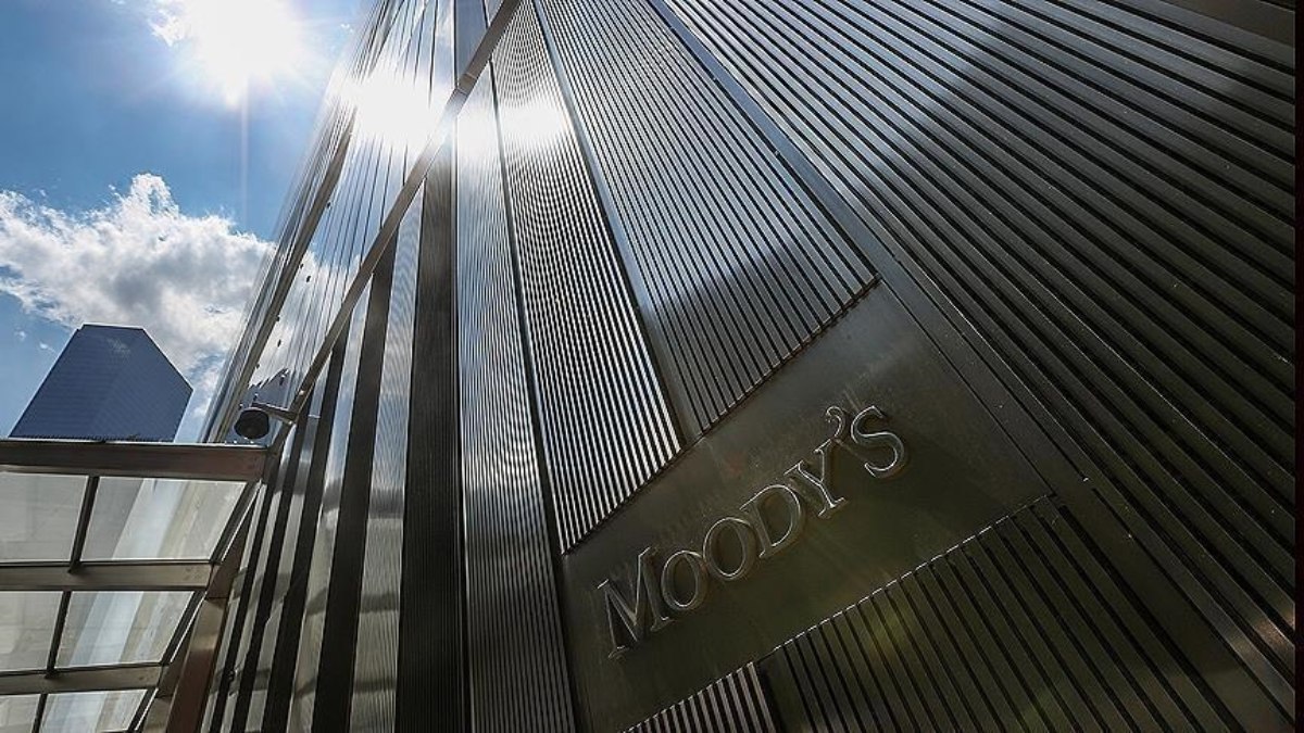 Moody’s Fransa’nın kredi notu görünümünü negatife çevirdi