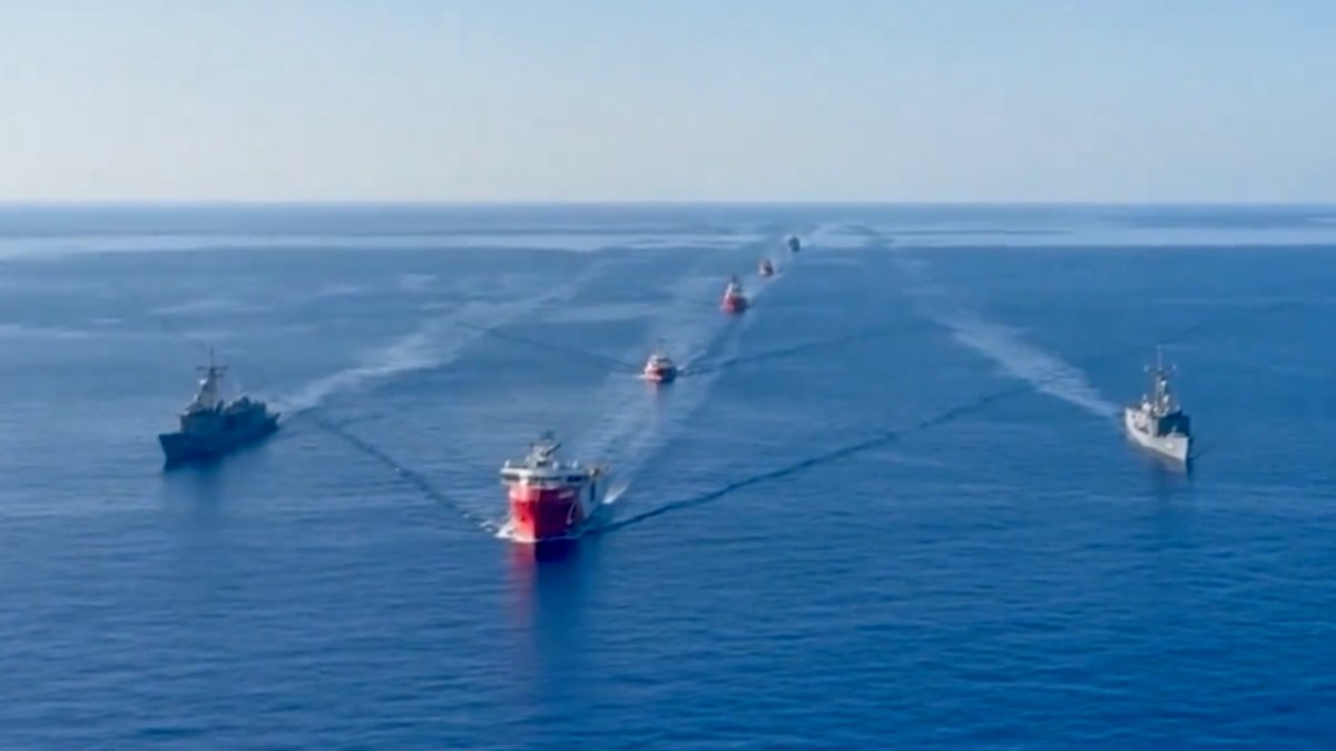 Oruç Reis Somali’de: Türk donanması refakat ediyor