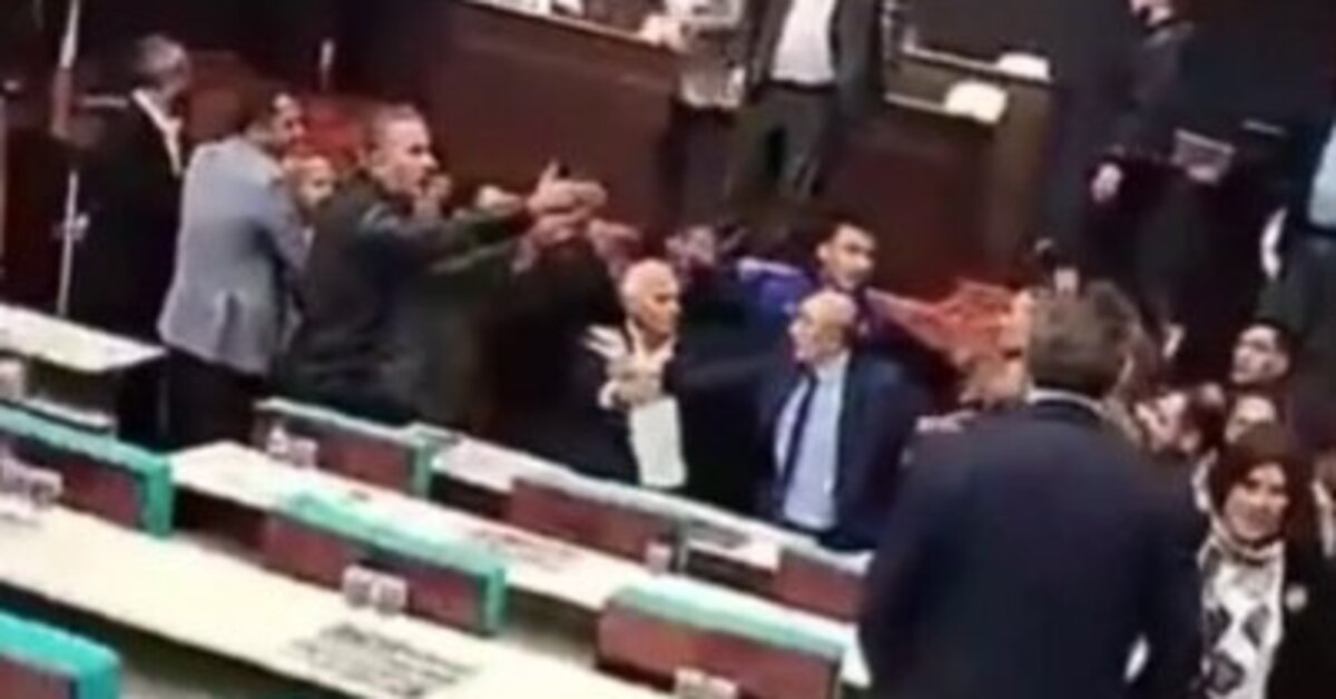 Kağıthane Belediye Meclisi’nde arbede: 2 meclis üyesi yaralandı