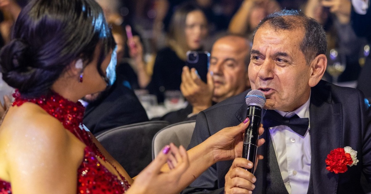 Dursun Özbek ile Zara, yılbaşı etkinliğinde düet yaptı