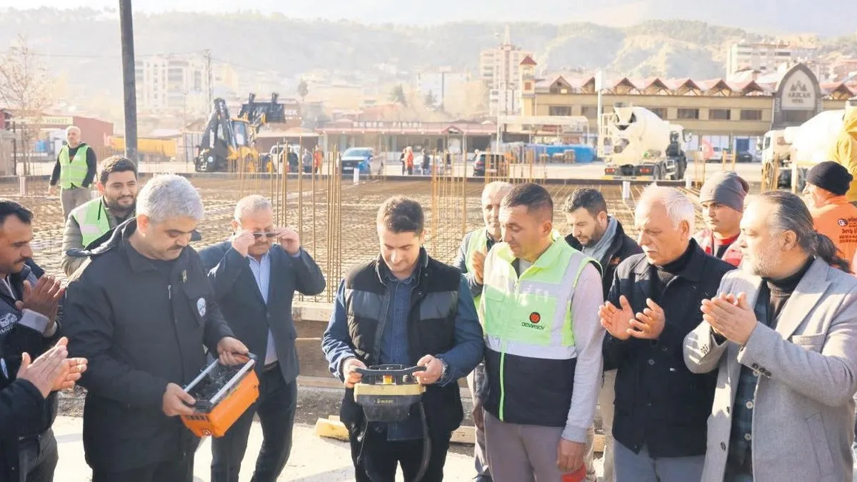 Ret oyu verdikleri projenin temel atma törenine katıldılar