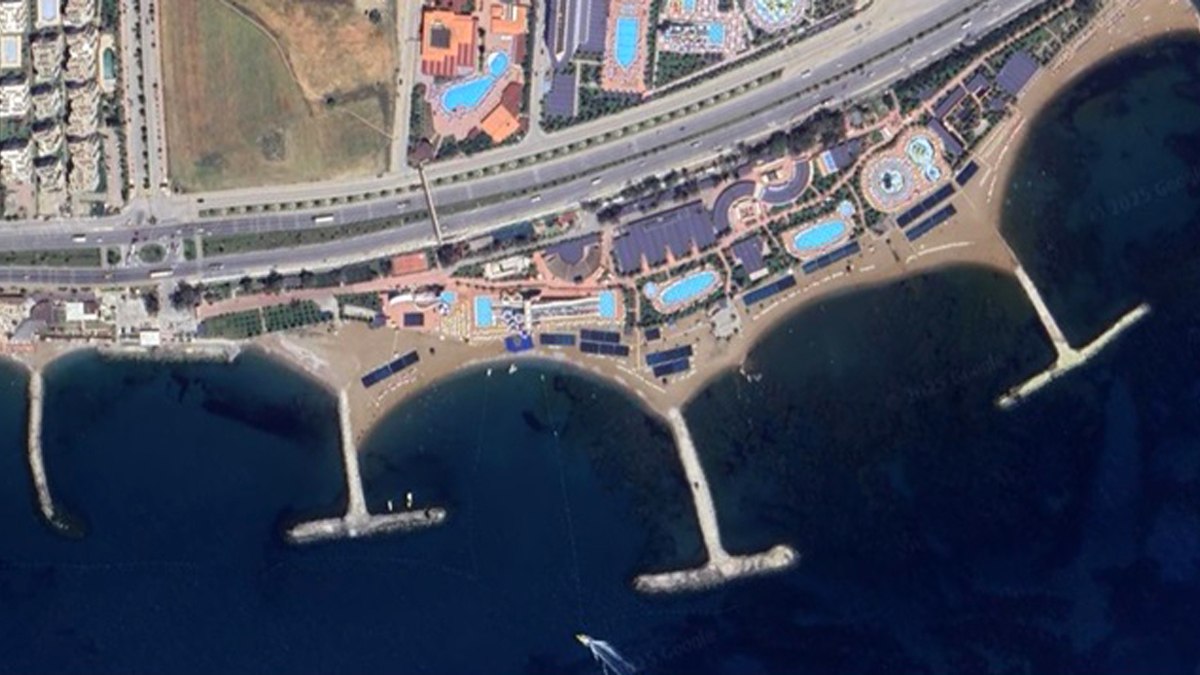 Antalya kıyılarında denizi doldurarak iskele yaptılar