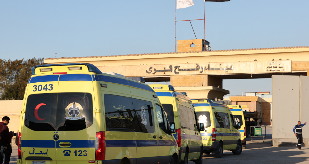 Refah sınır kapısı açıldı: BM hastaları tahliye ederken, Türkiye yardım gönderdi