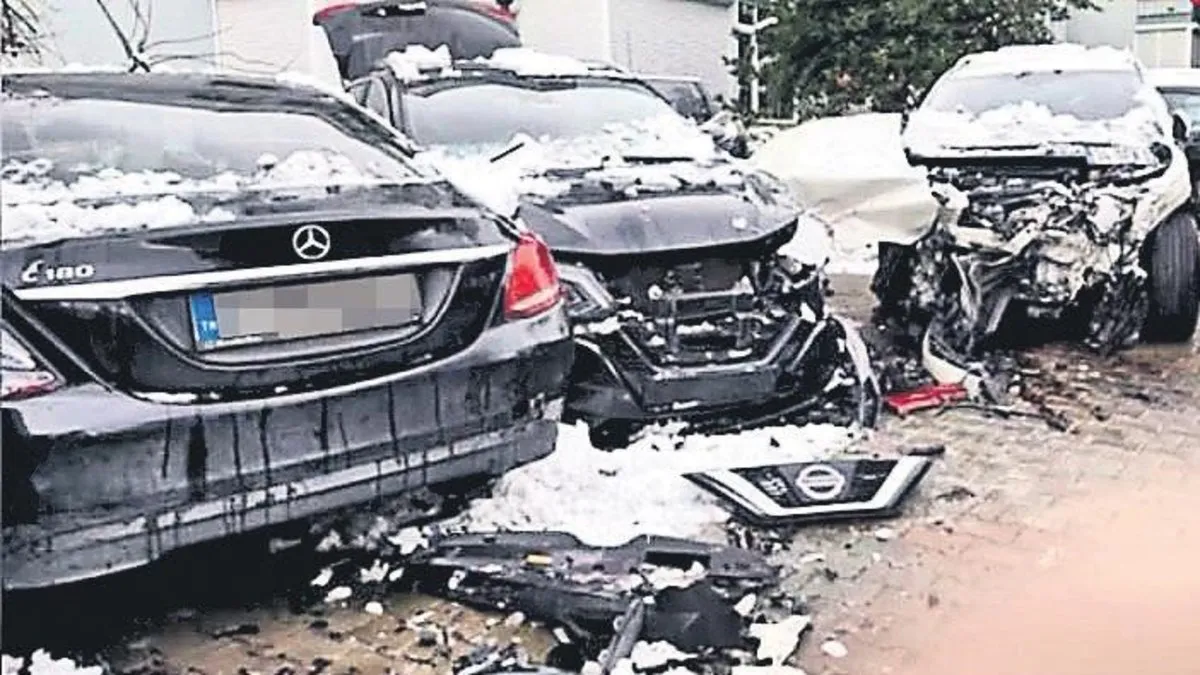 Zincirleme kazada 25 araç birbirine girdi