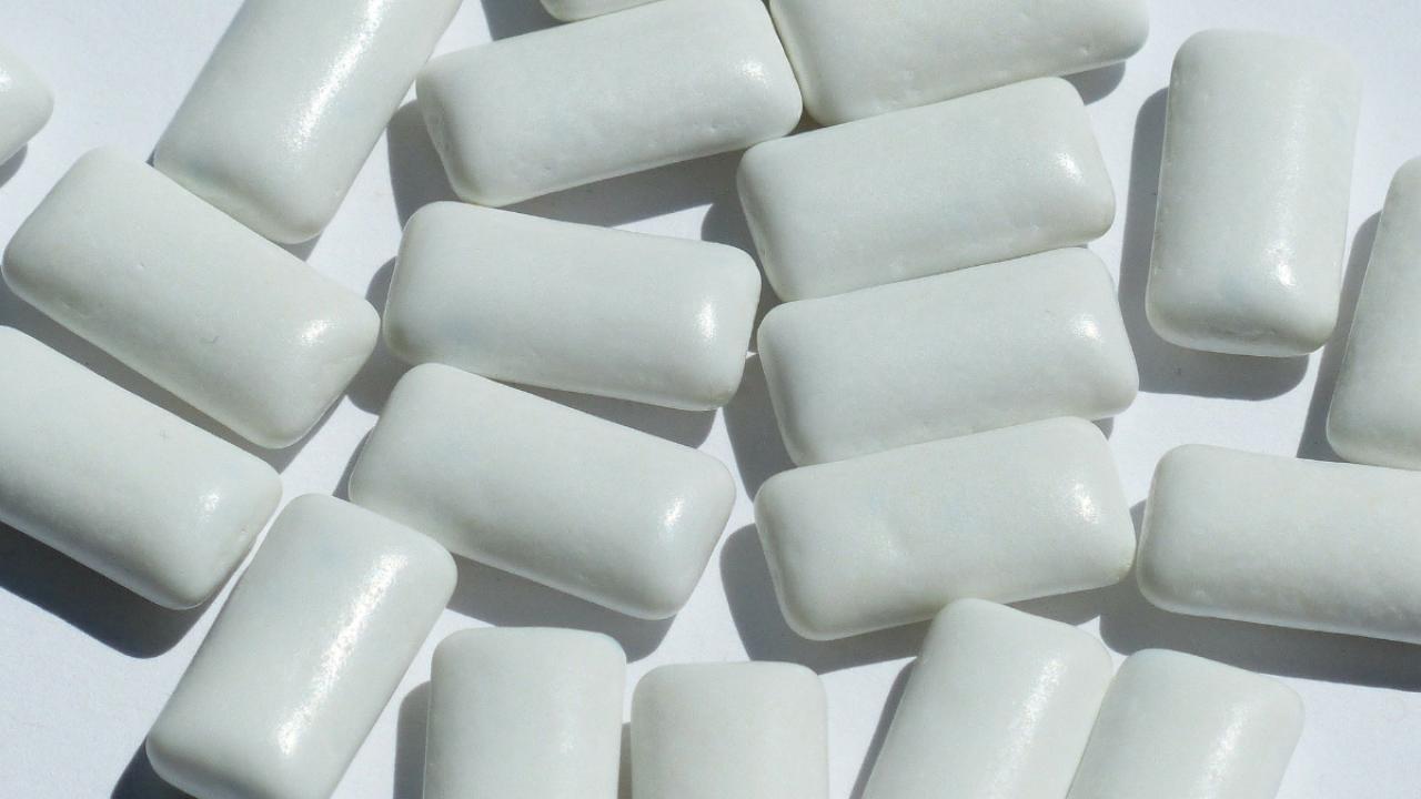 Sakız çiğnemeyi seviyor musunuz? 250 bin mikroplastik çiğniyor olabilirsiniz